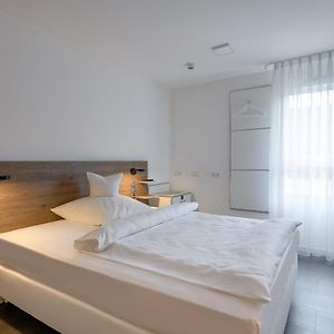 Zimmer mit Kingsize-Bett